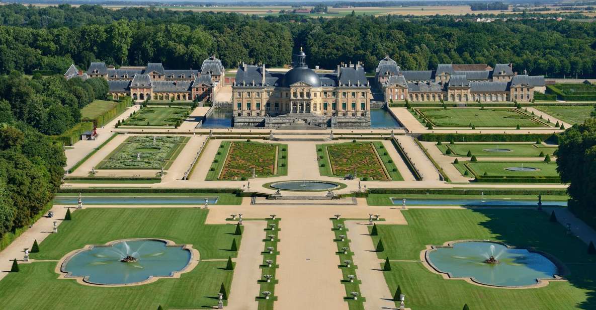 Vaux le Vicomte Chateau Entry Ticket and Chateaubus Transfer - Vaux-le-Vicomte: the Versailles template you can see in one day