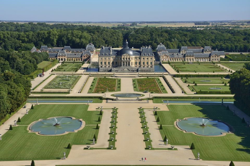 Vaux le Vicomte Chateau Entry Ticket and Chateaubus Transfer - Price and what you actually get for about $35