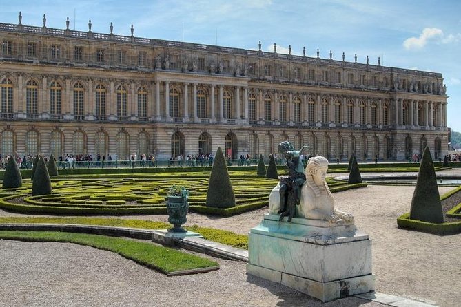 Versailles and Giverny Tour Hotel Pickup - Transport comfort and group size: what it feels like in real life