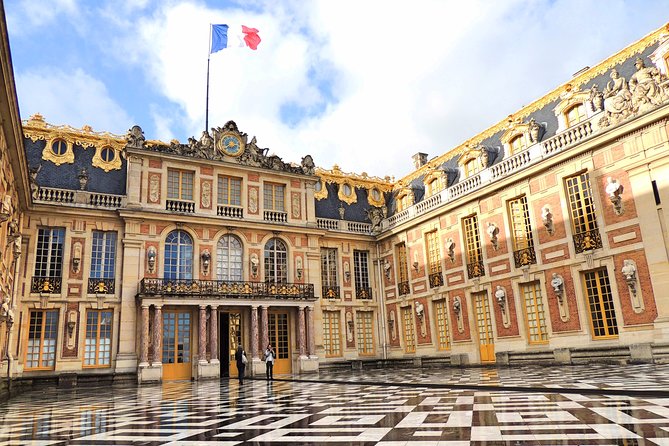 Versailles and Louvre Museum Access and Tour - Louvre Museum: A Focused Highlights Tour in 2 Hours