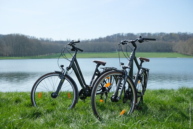 Versailles: Bike Rental, Different Sizes - The Bikes and Helmets: What’s Included, What Costs Extra