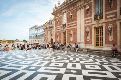 Versailles Bike Tour with Palace & Queen Farm Entrance - Versailles farmers market picnic: the lunch that makes the tour feel local