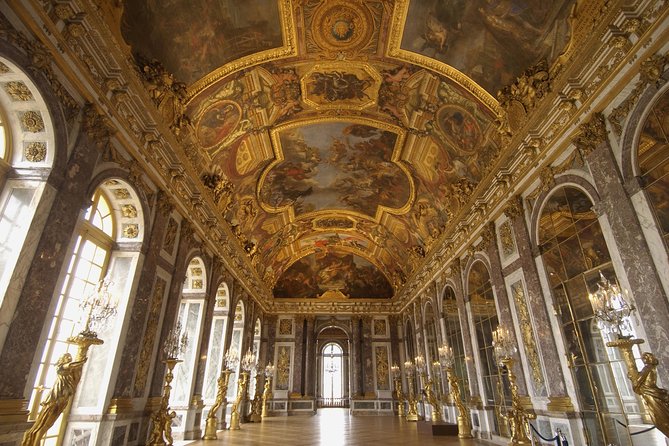 Versailles Domain Audio Guided Half Day Tour from Paris - The coach ride to Versailles: where the audio starts helping
