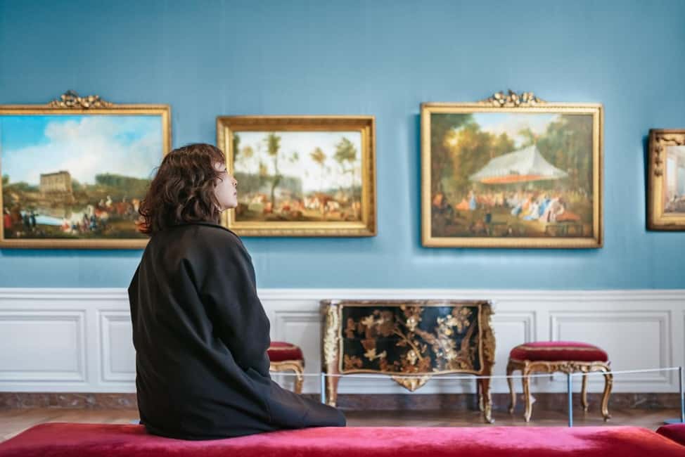 Versailles: Entry ticket & Private Apartments VIP Tour - Priority entry: less queue, better mood