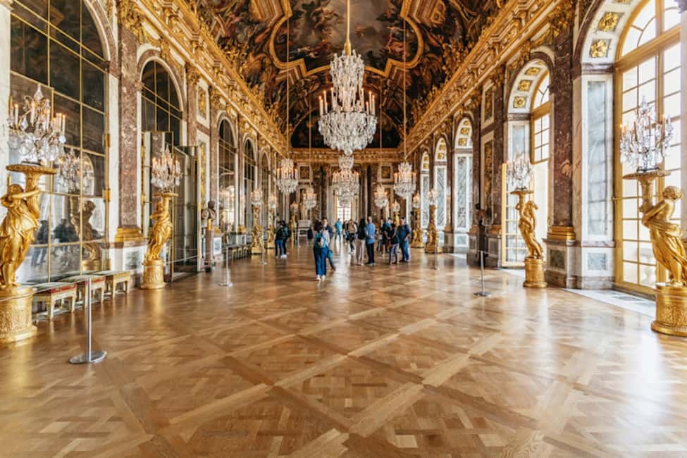 Versailles: Entry ticket & Private Apartments VIP Tour - Small groups: the difference between hearing Versailles and reading it