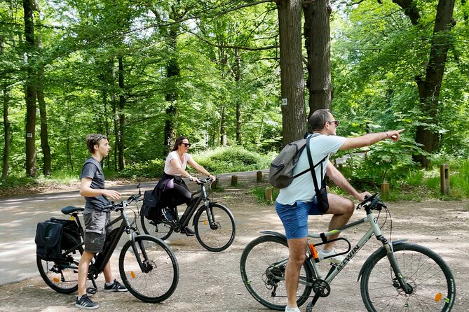 Versailles Full-Day Electric Bike Tour : Market, Picnic & Palace - The Notre-Dame market stop is more than lunch shopping