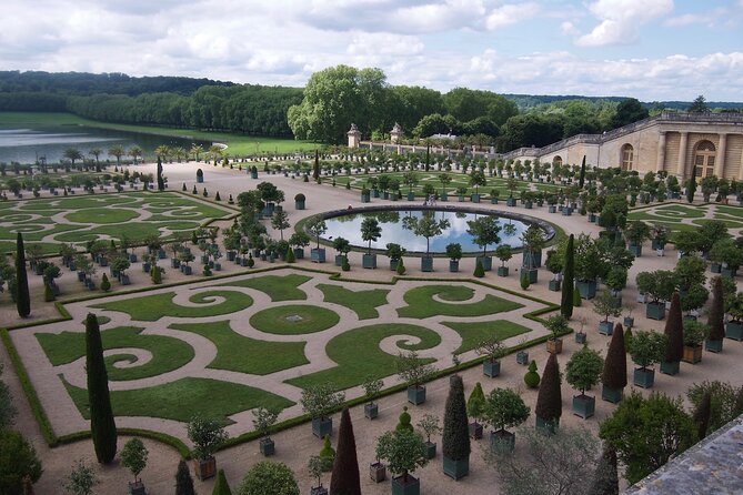 Versailles Full-Day Tour with the Estate of Marie-Antoinette - Versailles Gardens: Musical Gardens or Fountain Shows