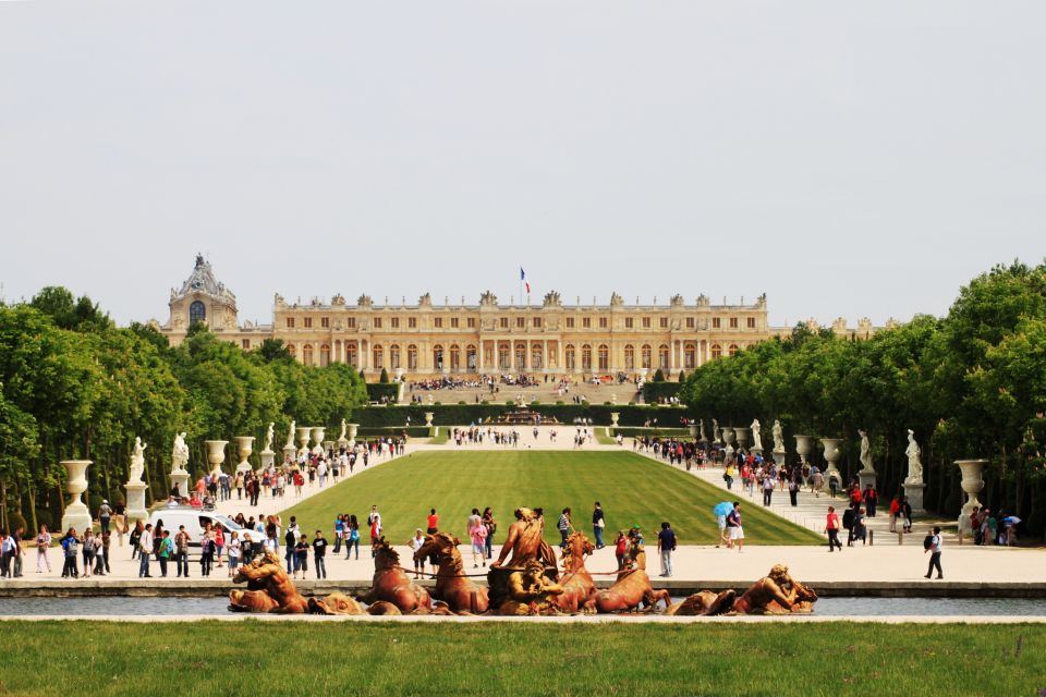 Versailles: Palace and Garden Bike Tour with Tickets - The market picnic plan: buying lunch like a local