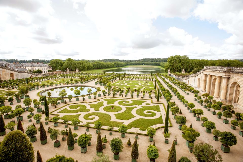 Versailles: Palace and Garden Bike Tour with Tickets - Marie Antoinette’s Petit Trianon and Hamlet: the quieter contrast