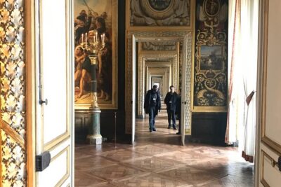 Versailles Palace & Gardens Tour with Transport from Paris - State Apartments and the Royal Chapel With Audio Guidance