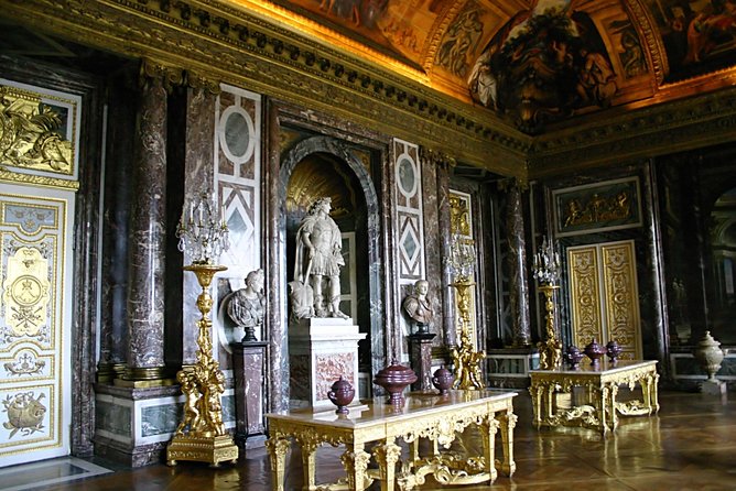 Versailles Palace Guided Day Tour and Trianon from Paris - Fountain Show days: when the gardens turn into a performance