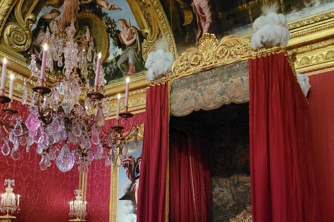 Versailles Palace Guided Tour with Gardens Access - Gardens on Your Own: The Big Difference Between April–October and Winter