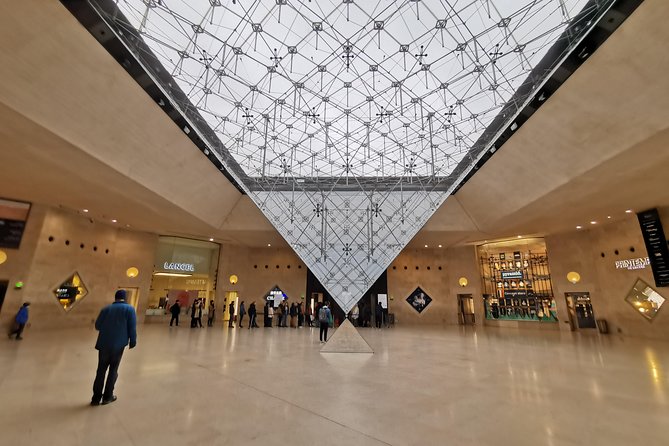 Versailles Palace & Louvre Museum Private Day Tour from Paris - Entering Versailles with a route that saves your sanity