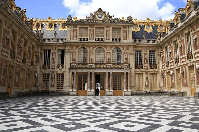 Versailles Palace & Marie-Antoinette's Estate Private Guided Tour with Lunch - Lunch at La Flottille (and the Restaurant Reality Check)