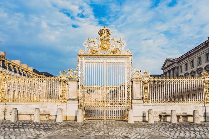 Versailles Palace with private guide - Inside the Palace: how Louis XIV turned space into power