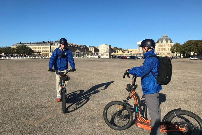 Versailles: Path of the Heroes on original electrics 2 wheels - Monuments Pershing and Lafayette: quick stop, big meaning