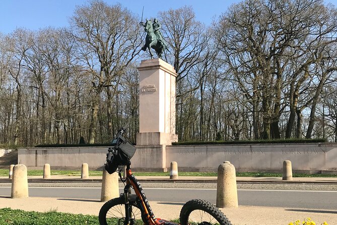 Versailles: Path of the Heroes on original electrics 2 wheels - Trianon Palace area: the Treaty of Versailles story in real surroundings
