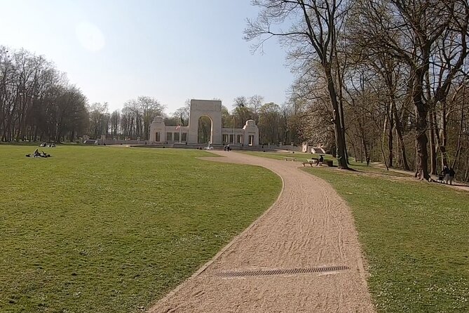 Versailles: Path of the Heroes on original electrics 2 wheels - Haras de Jardy break: when you’ll actually feel the day
