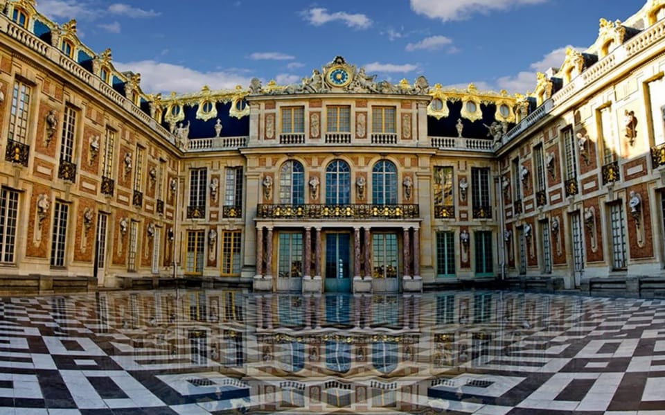 Versailles: Private Family Tour of Palace w/ Reserved Entry - How the Guide Keeps Families Engaged (A “Game” Inside the Palace)