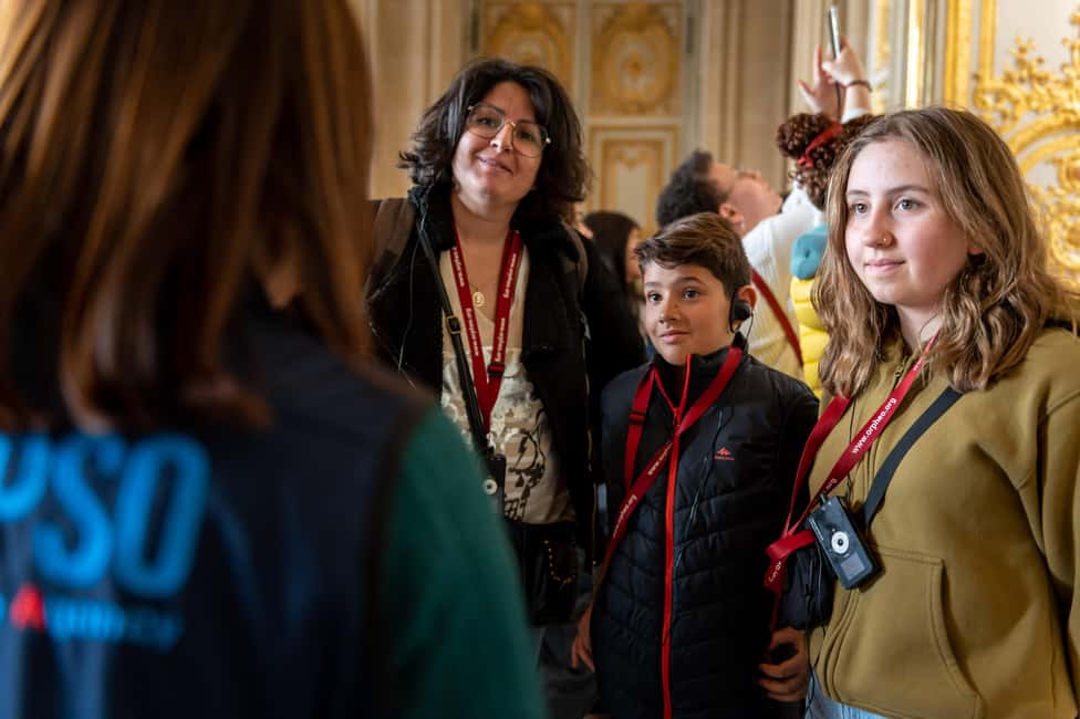 Versailles: Private Family Tour of Palace w/ Reserved Entry - Hall of Mirrors: The Royal Story You Can Point To