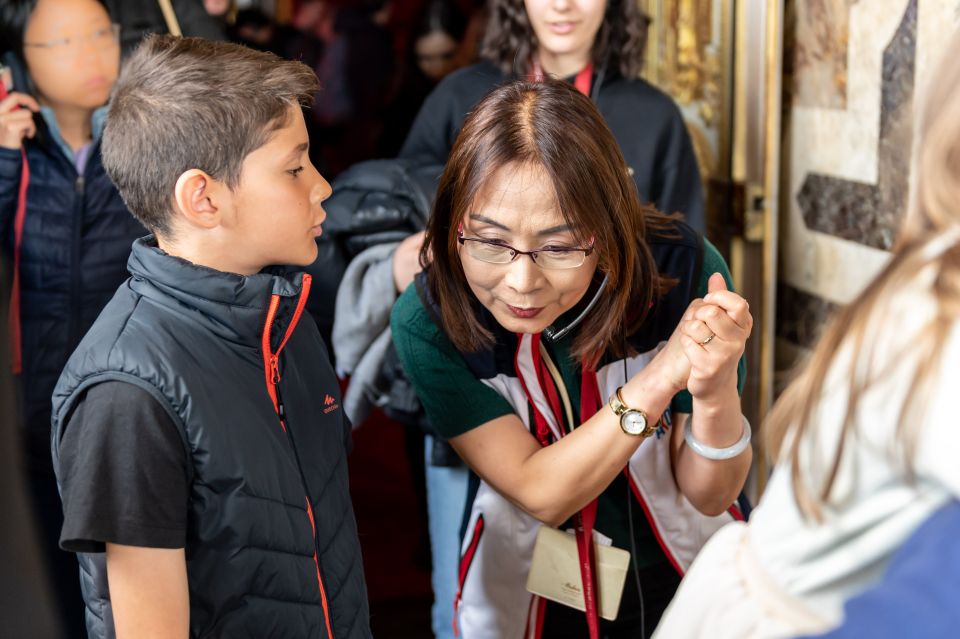 Versailles: Private Family Tour of Palace w/ Reserved Entry - Getting There: Place d’Armes and the Flow of Your Day