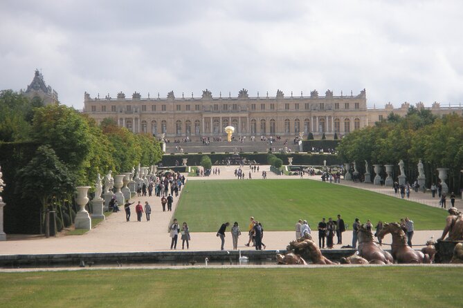 Versailles Private Guided Tour - Reserved Entry Included - Who should book this private Versailles tour?