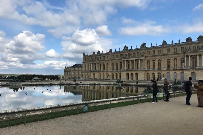 Versailles Royal Palace & Gardens Private Tour by Golf Cart - Jardins du Château de Versailles: 4-seat golf cart touring in about an hour