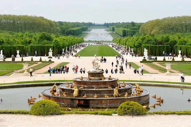 Versailles Timed Entrance Ticket and Giverny Small Group Day Trip from Paris - Versailles Palace: Timed Entrance, Hall of Mirrors, and an Hour to Roam