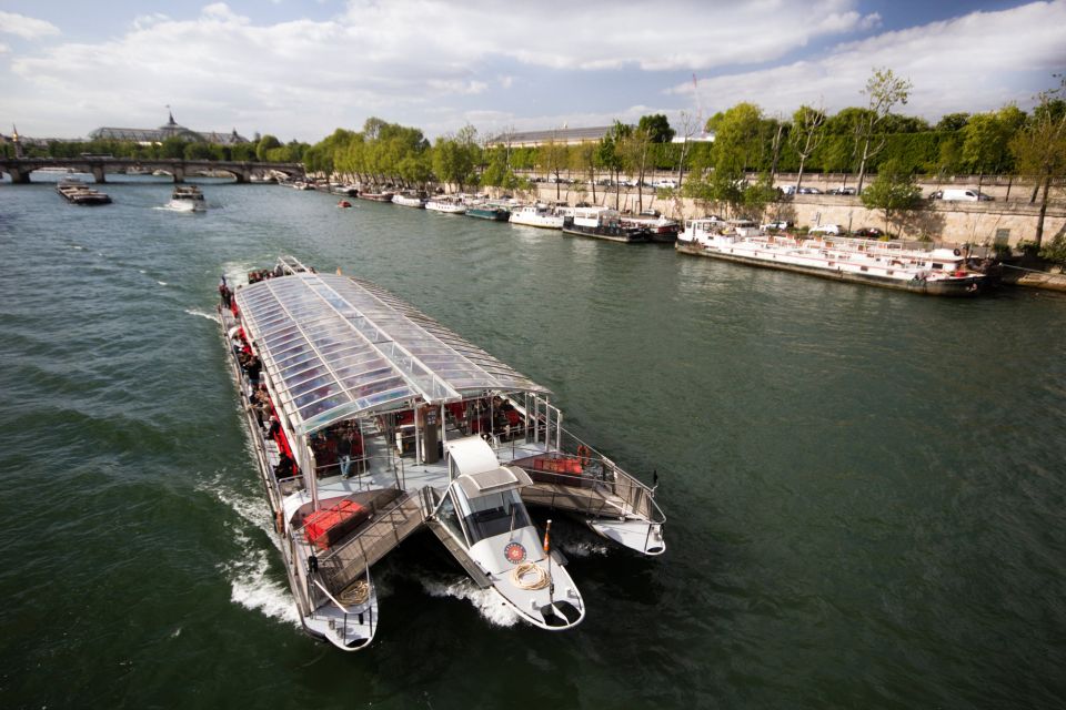 Vintage 2CV tour + Cruise - The vintage 2CV ride: the most fun way to see Paris streets