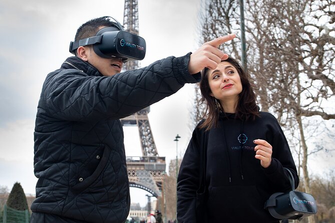 Virtual Reality Guided Tour at the Eiffel Tower - Time travel on the ground: 1889 construction and opening scenes