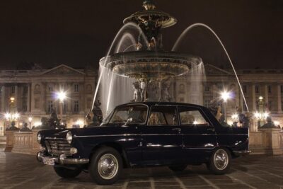 Visit Paris in a vintage car - Eiffel Tower: photos first, short walk time second