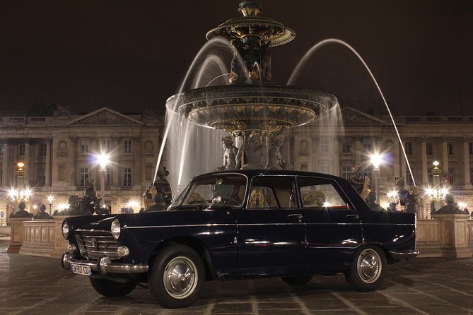 Visit Paris in a vintage car - Eiffel Tower: photos first, short walk time second