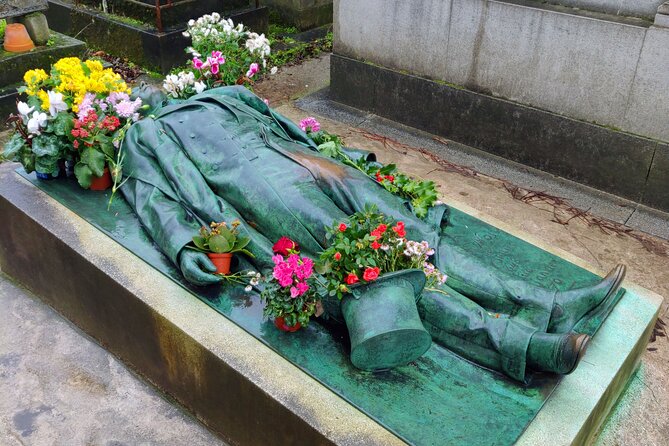 Visit to Père Lachaise Cemetery: a self-guided tour - What You’re Really Paying For: Price vs. Free Cemetery Admission