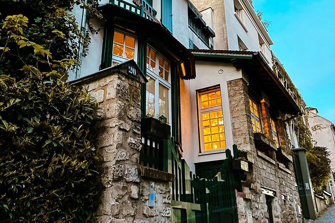 Walking Tour in Montmartre with a guide - Stop 3: Le Bateau-Lavoir and the artists who lived the life