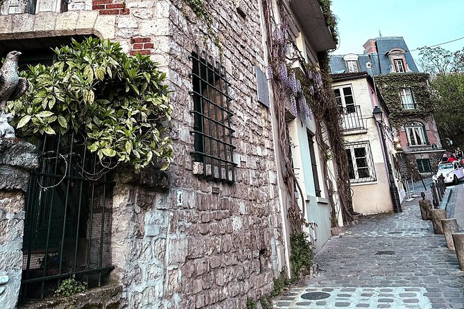 Walking Tour in Montmartre with a guide - Stops 5 and 6: Place du Tertre and Place Dalida