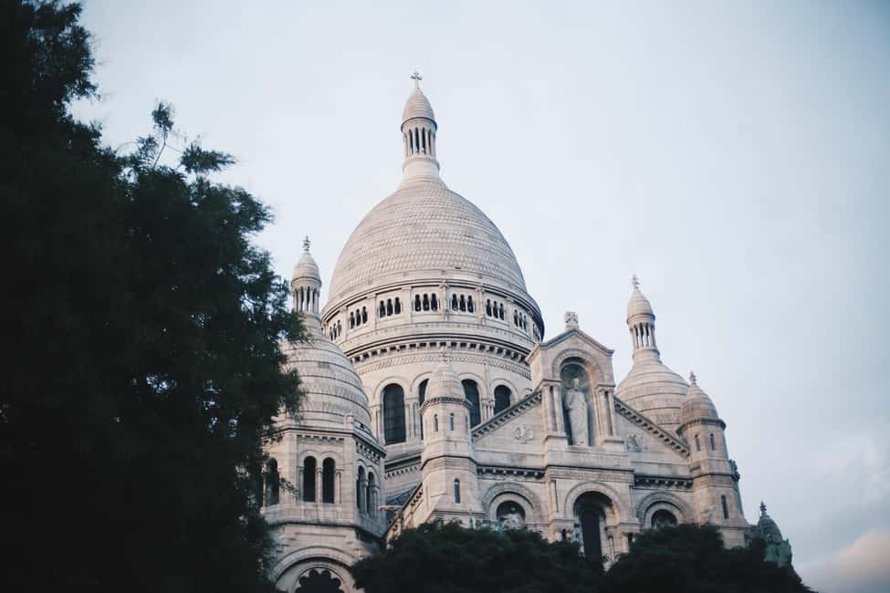 Walking Tour in Paris Montmartre with Tastings and Stories - Meeting in Front of Château d’Eau: Start Here, Then Walk Like a Local