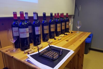 Wine tasting Paris Saint Germain des Pres - What you taste: 2 whites, 2 reds, plus a blind tasting style exercise