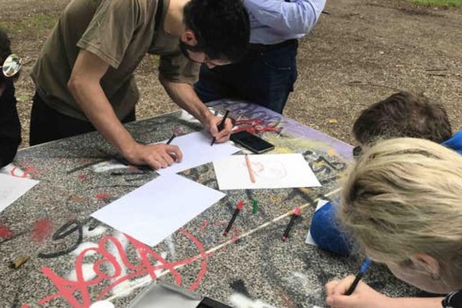 Workshop Graffiti Mural - Language: English Instruction, Mixed Group Energy